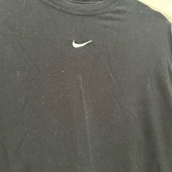 The Nike Tee Slim Fit. Embroidered. Soft and stretchy size large. Like new cond - Picture 2 of 7